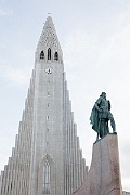 09020112  Hallgrímskirkja und Leif Eriksson Denkmal, Reykjavík